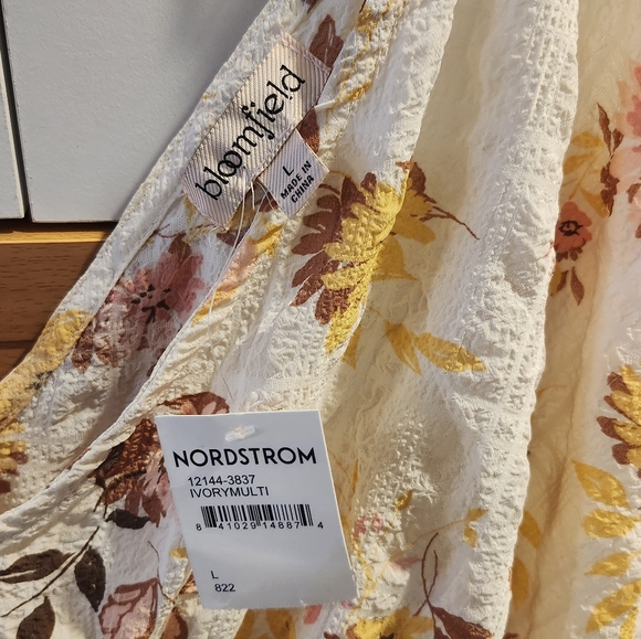 NWT- Nordstrom Bloomfield Large Ivory multi floral shirt . $16 - Picture 5 of 16